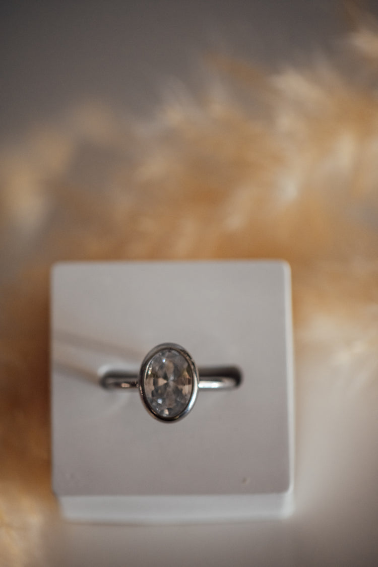Zorya Oval Stone Dainty Ring - Stainless Steel Hypoallergenic
