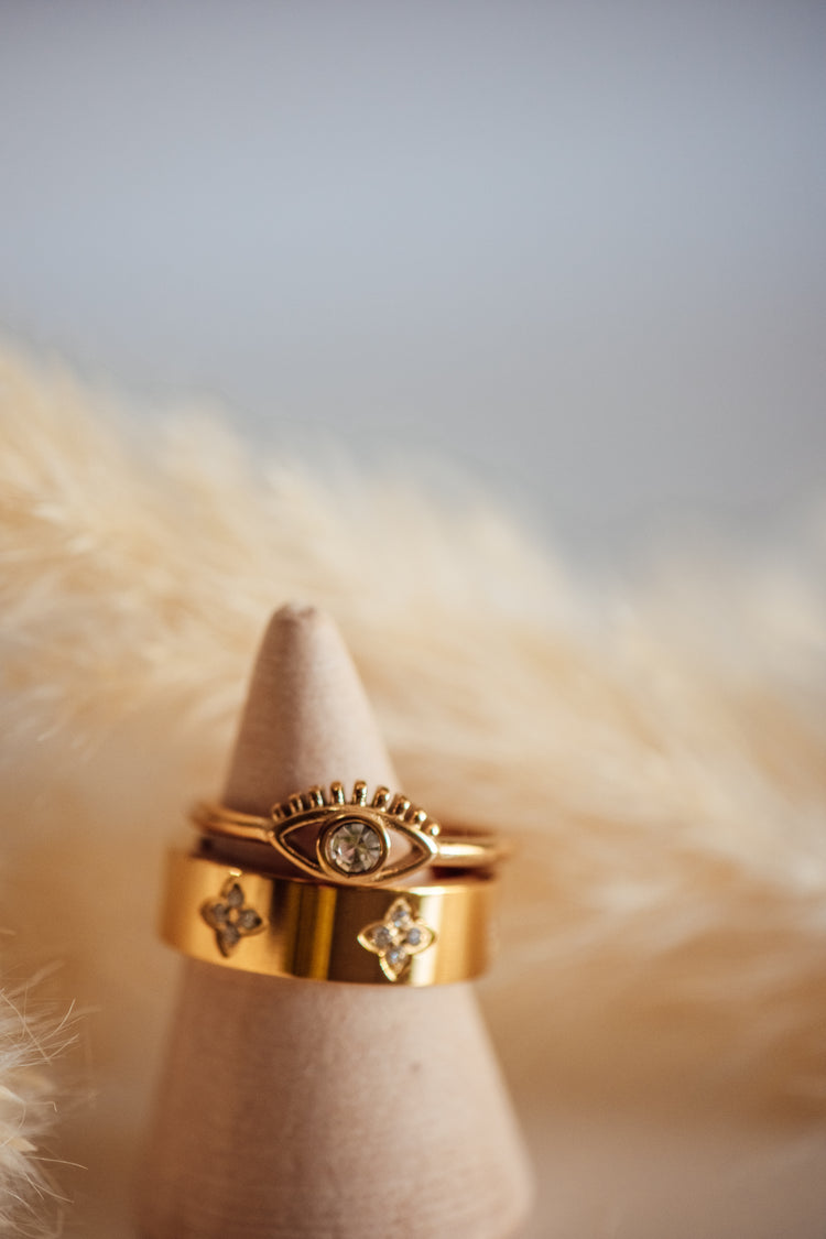 Seluna Gold Ring Band Floral Design Non-Tarnish Hypoallergenic