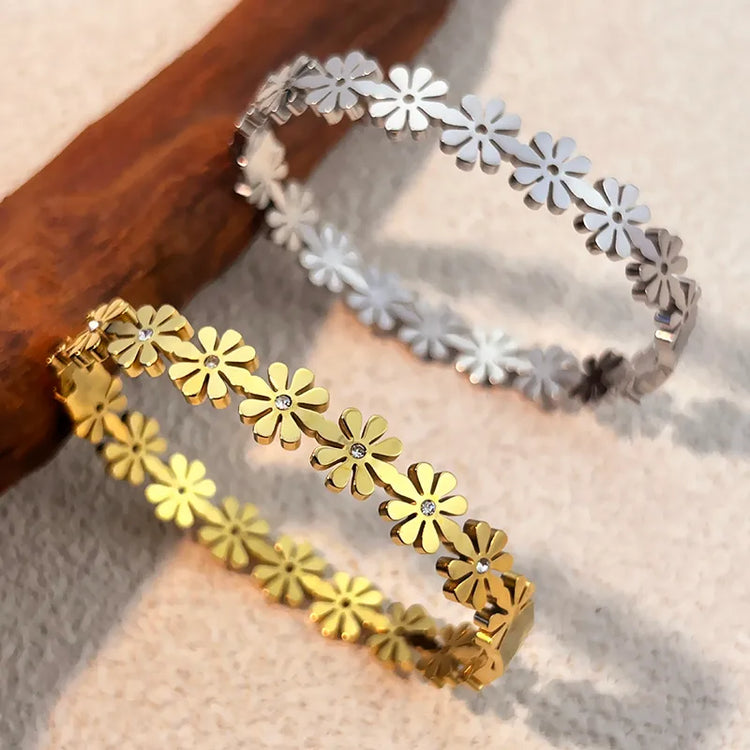 Kaia Floral Bangle Non-Tarnish