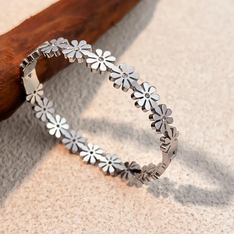 Kaia Floral Bangle Non-Tarnish