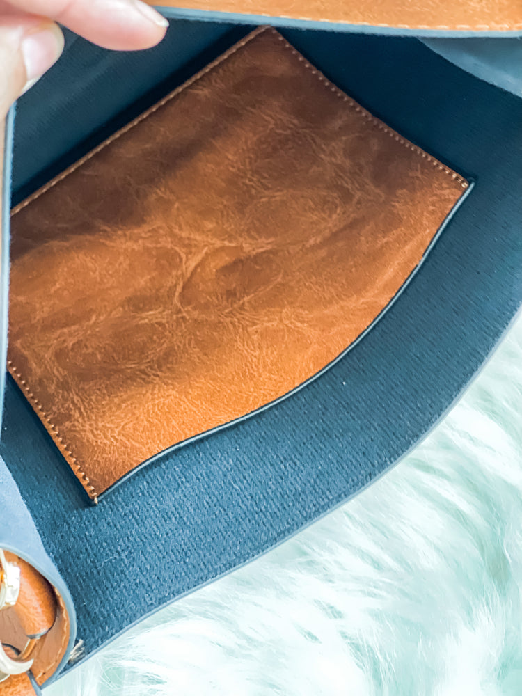 Leia - PU Vegan Leather Sling Crossbody Purse
