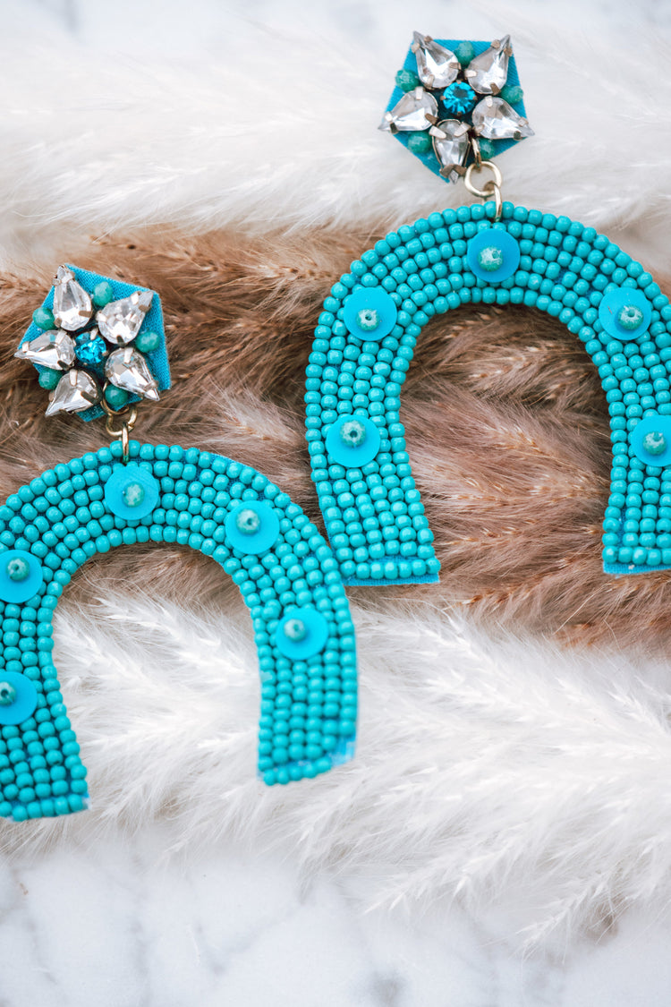 Buggy Beaded Horse Shoe Earring in Turquoise