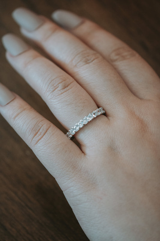 Kisses Round Stones Sterling Silver Ring Band