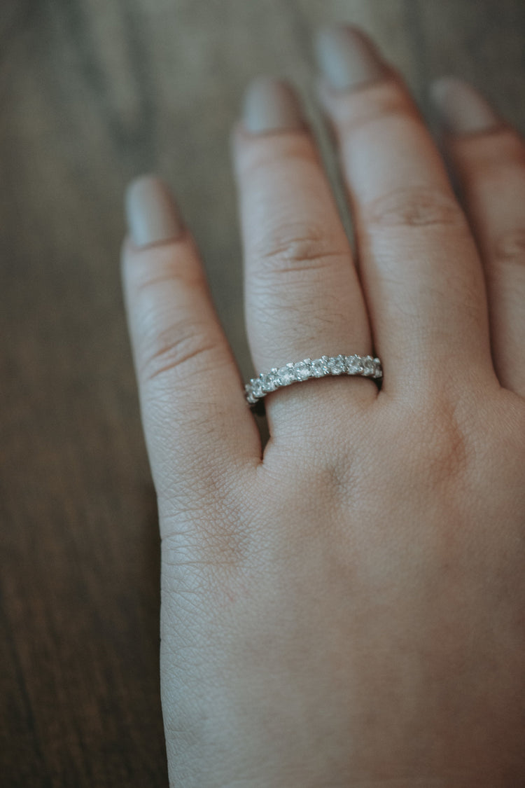 Kisses Round Stones Sterling Silver Ring Band